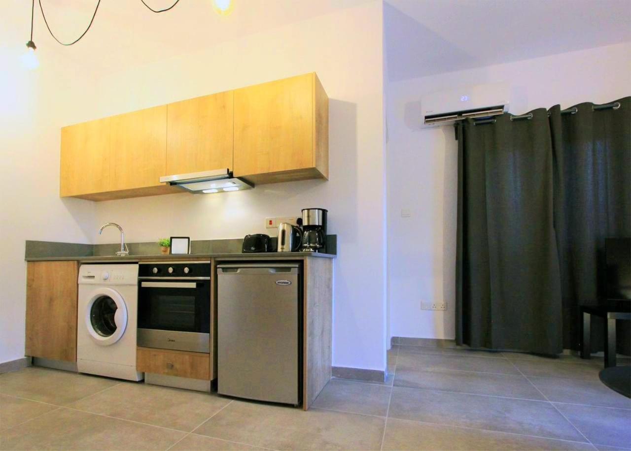 Papadavid Apartments Paphos Bagian luar foto