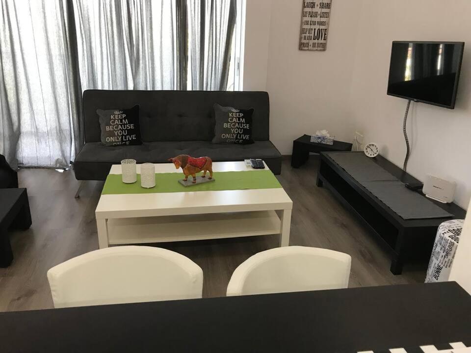 Papadavid Apartments Paphos Bagian luar foto