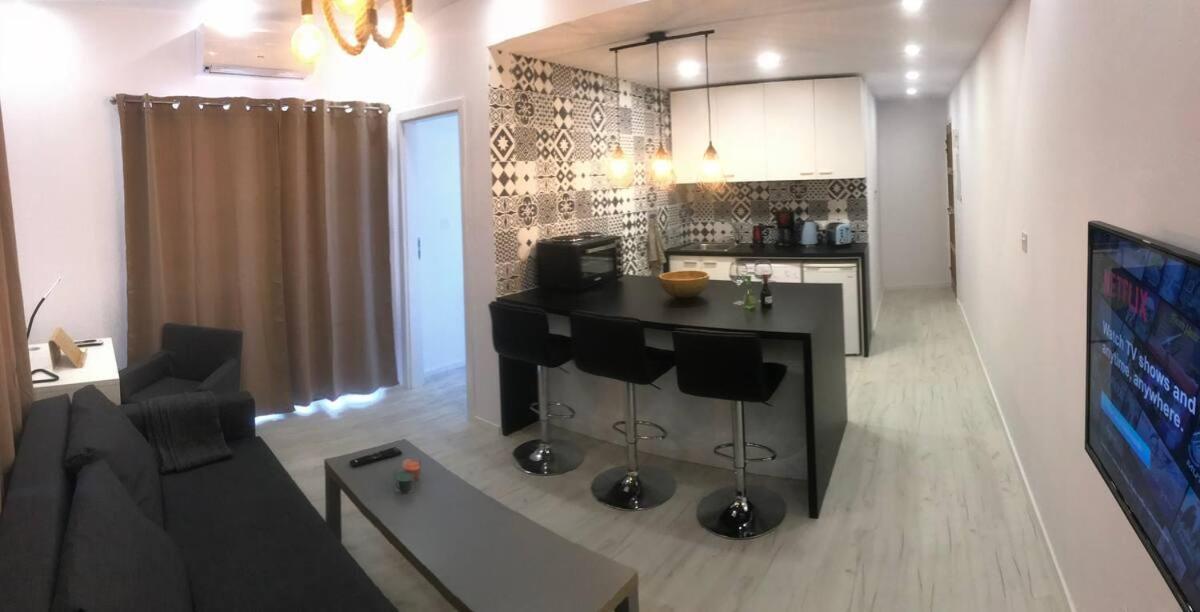 Papadavid Apartments Paphos Bagian luar foto