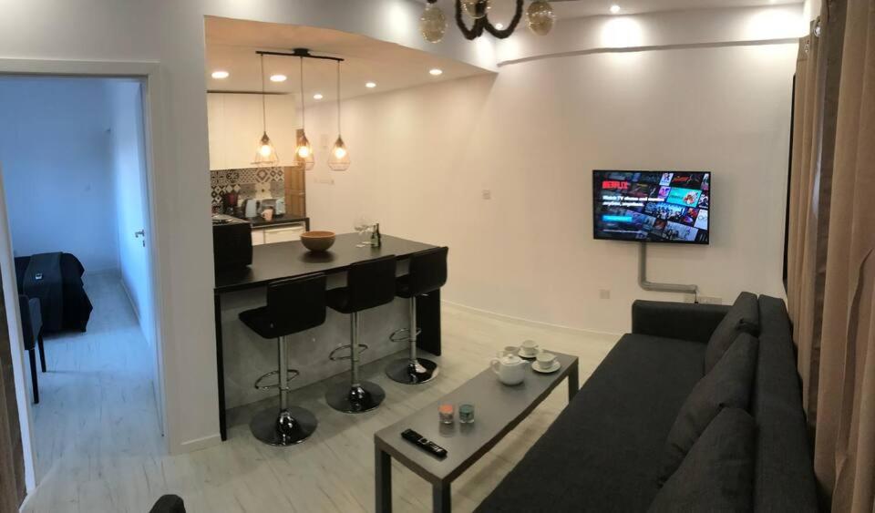 Papadavid Apartments Paphos Bagian luar foto